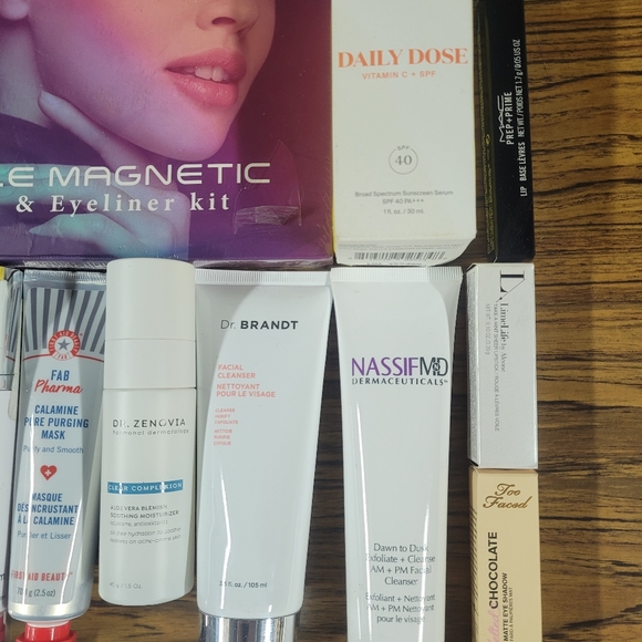 Large beauty bundle - Picture 6 of 6